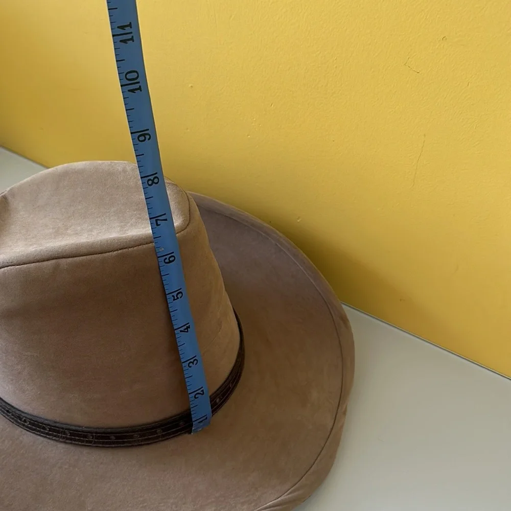 Bailey U-Rollit Brick Crown Western Cowboy Hat in Tan Velvet